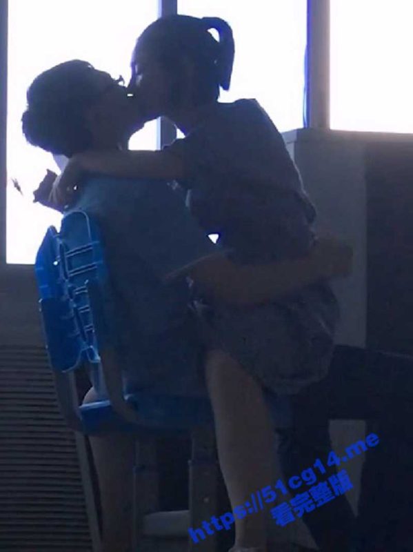 学生情侣大白天在空置教室坐姿啪啪啪 女生直接无内观音坐莲做爱好销魂-51吃瓜网