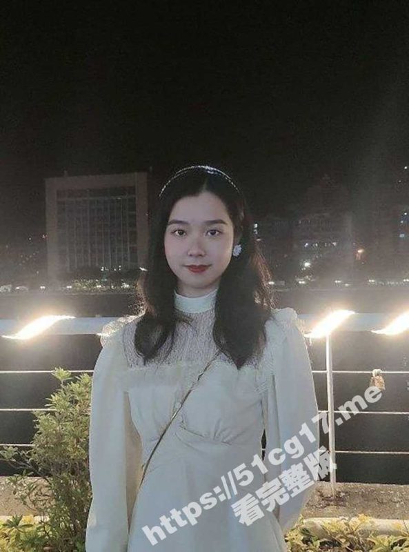 极品高颜值反差婊 崔灵玲 被金主各种调教 捧着鸡鸡口交射入精液视频被曝光  可爱的小圆脸被操到满脸通红-51吃瓜网