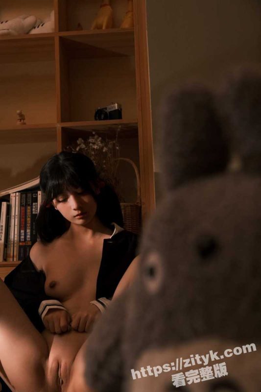 推特极品粉嫩网红 星野柒兔 大哥万元定制裸体写真 遭摄影师泄密流出 白嫩无毛粉逼超诱人-51吃瓜网