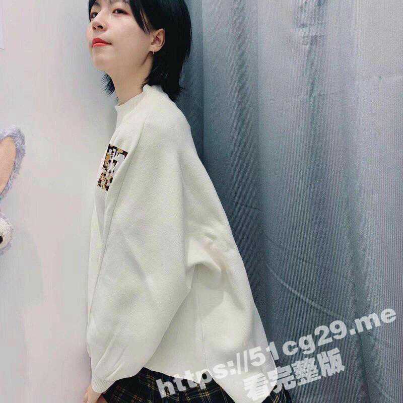 高颜值短发小家碧玉女友 到床上见到男友的大屌后 没想到竟然如此反差 真的是太极品了-51吃瓜网