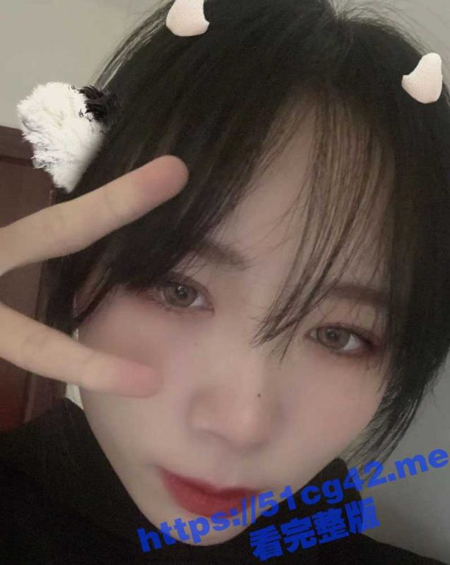 舞蹈系反差婊前女友 带起眼镜时更加反差 这母狗的身材是真的好 腿直臀翘看着就想插进去！-51吃瓜网