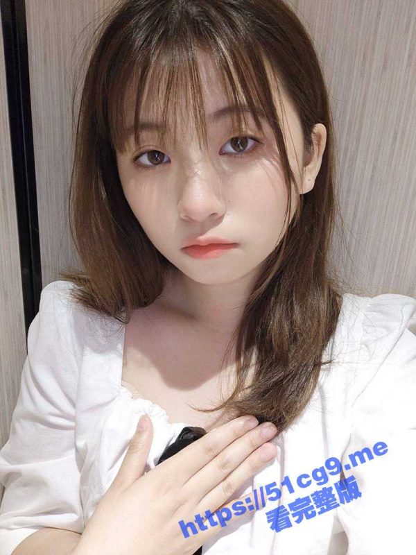 厦门大学反差学妹 张婉莹 反差母狗一只 性经验太少身体极度敏感 玩她逼逼表情就骚的不行！-51吃瓜网