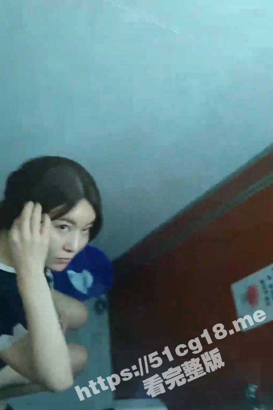 变态厕拍发出声响被美女发现 被吓得音容失色 撕心裂肺的尖叫！-51吃瓜网