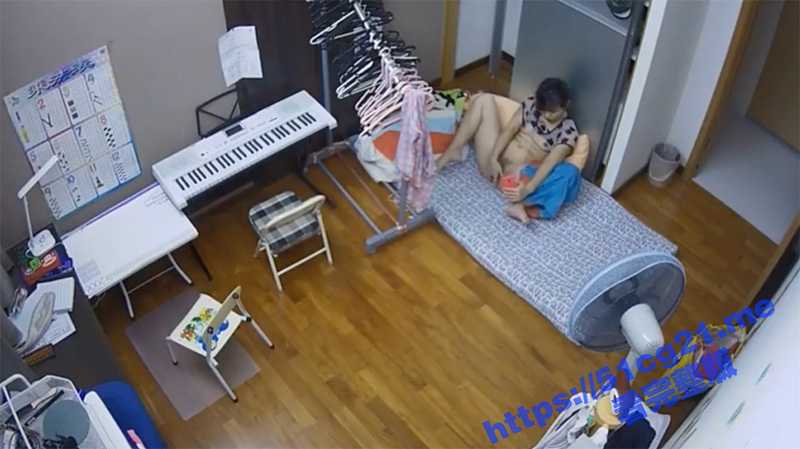 香港雇主经监控惊见 菲佣工人姐姐在厅玩视讯自慰 监控影片刻意流传！-51吃瓜网
