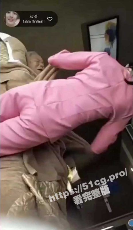 网红技师连七旬老人都不放过！直播给老人打飞机！-51吃瓜网