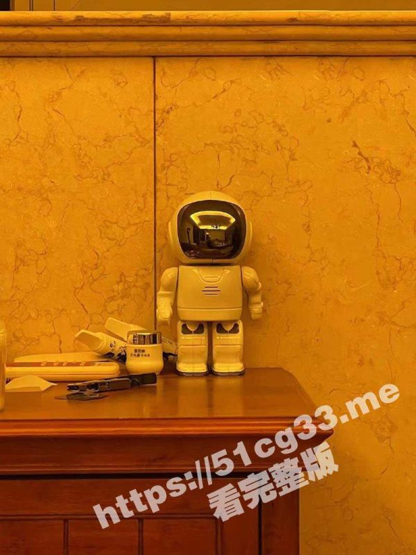 家庭监控发现惊天大秘密！居然意外发现已婚的亲姐姐 居然在家里跟别的男人偷情-51吃瓜网