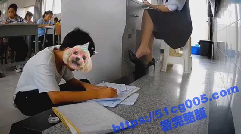 网传一中学女老师 勾引班上男学生视频曝光 讲台故意踢掉高跟鞋 让男孩去捡！-51吃瓜网