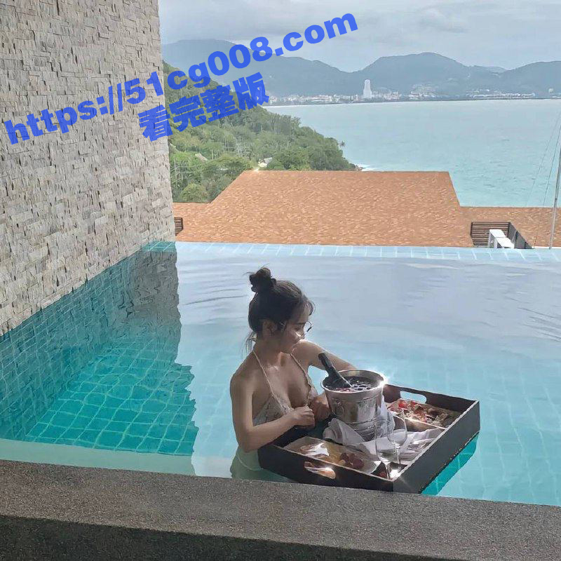 上海浦东反差婊 李思彤 下海做高端伴游 被金主爸爸3P调教 前舔后插忙都忙不过来！-51吃瓜网