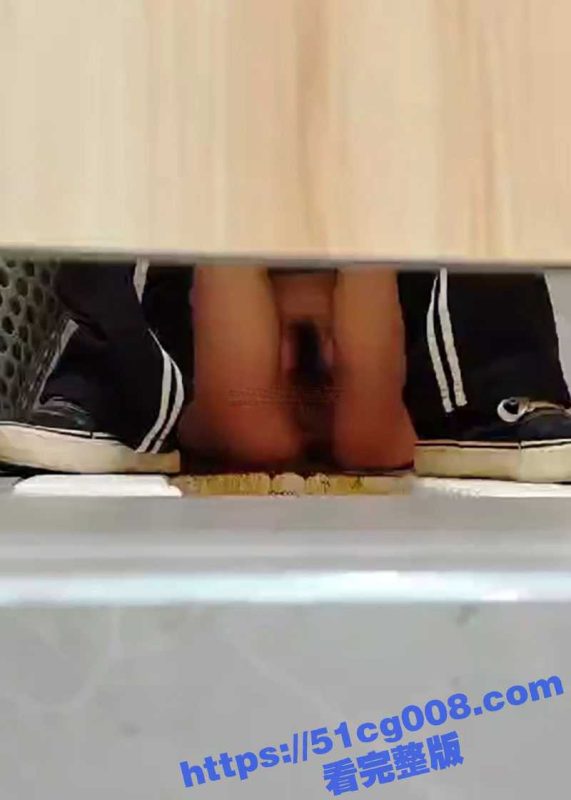 牛逼大神偷拍 靓妹醉酒如厕晕倒在全是屎的厕所里 竟然还去扣带屎的逼 真是太狠了！-51吃瓜网