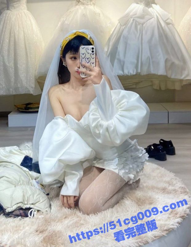 反差女神在酒吧被男闺蜜灌醉 带到酒店爆操 都醉成这样子了还能感觉到自己被操-51吃瓜网