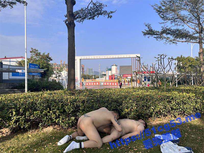 重口味男同户外露出 深圳两个肥猪男同 大白天在绿化带玩花活 林子大了真是什么鸟都有啊-51吃瓜网