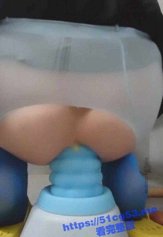 双马尾小萝莉为了测试屁眼的极限 整根玉米玩具都能塞入进去！太狠了！-51吃瓜网