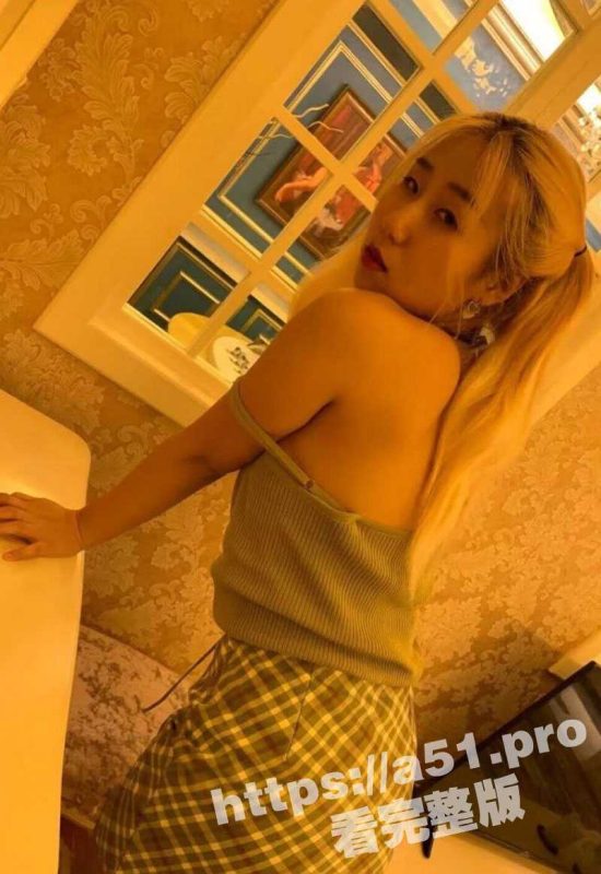 爆操内射黄毛双马尾萝莉 让她享受狂热的性爱高潮 全程怼脸实拍捏着奶子狂操猛插！-51吃瓜网