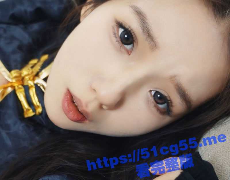 极品女coser 灵灵 参加漫展回家时被劫匪迷晕！被劫匪绑在椅子上与架子上玩弄全身！-51吃瓜网