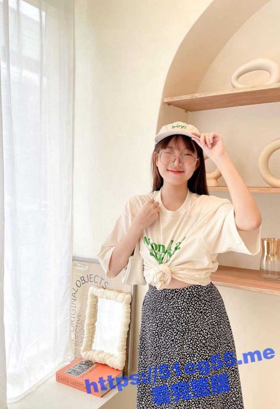 福建南平市第八中学眼镜妹和男友开视频玩裸聊网调！用手指插入自己的小嫩穴里进行自慰！-51吃瓜网