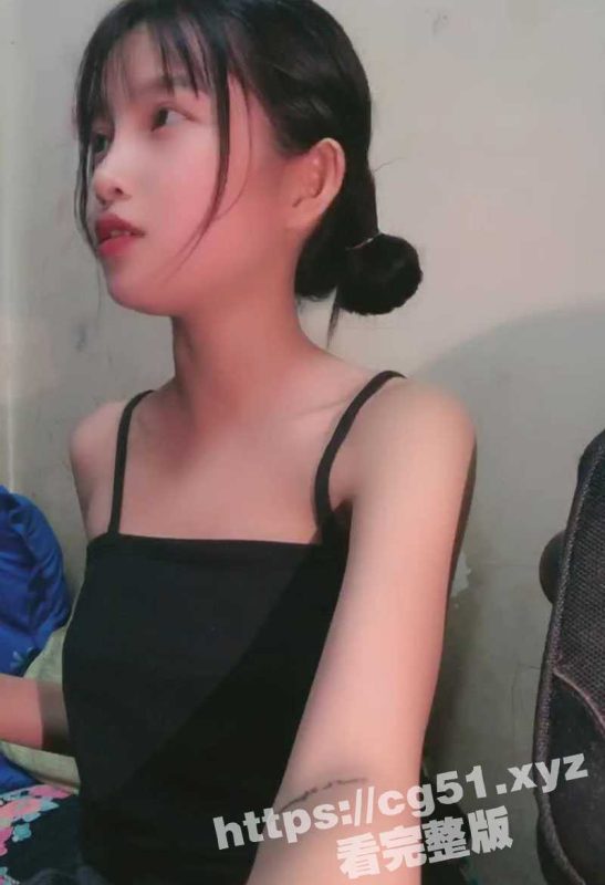 又一极品美女惨遭模特面试骗局 拍下大量艳照和自慰视频 小穴是真的粉嫩 真想舔一口!-51吃瓜网