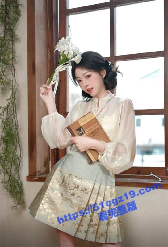 抖音清纯网红少女 宁向  粉丝会议室大跳裸体骚舞 人工白虎美鲍被性感丁字裤勒到变形-51吃瓜网