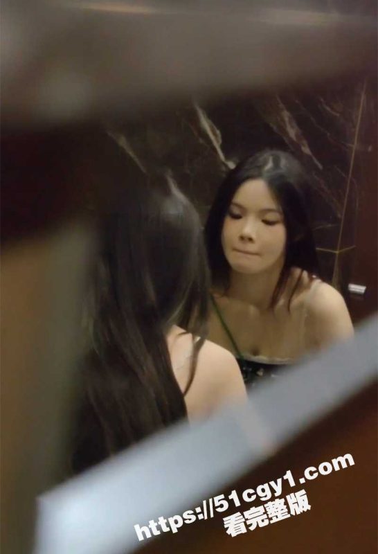 全网极品女神主播厕拍首发 脸逼同框偷感十足！正面露脸蜜穴滴尿 顶级闯拍高清特写！-51吃瓜网