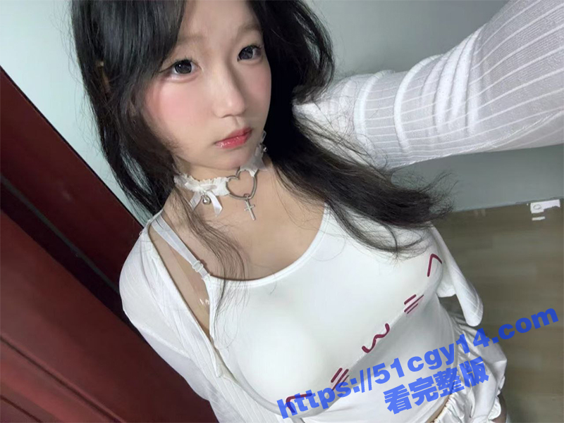 抖音高颜值反差母狗 纸 学校宿舍激情自慰 核弹巨乳敏感小穴 一揉奶头就高潮喷水 这敏感体质真是绝了！-51吃瓜网