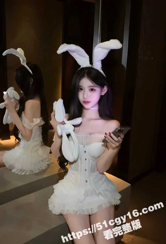 顶级身材美少女不雅视频流出 白嫩淫娃拍下各种露出淫照 抠弄粉嫩蜜穴 尺度相当炸裂！-51吃瓜网