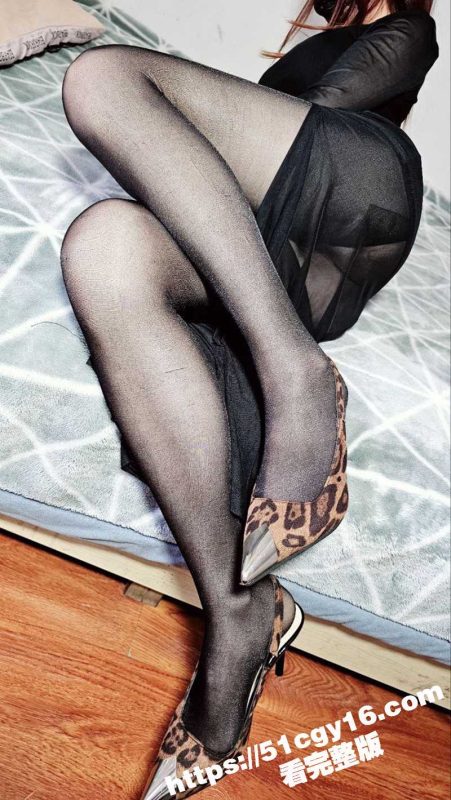 51原创狂情哥哥 骚浪妹妹发性感照片勾引哥哥 女上位骑乘疯狂榨精堪称人间榨精神器！-51吃瓜网