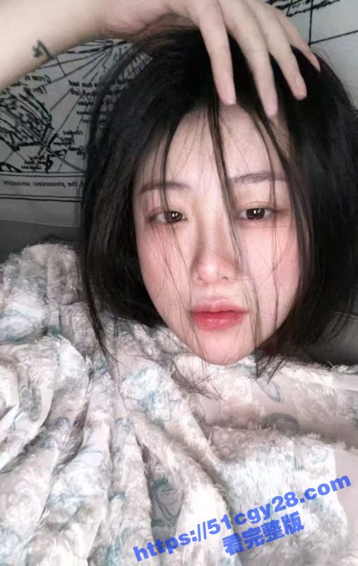 深圳大学刚毕业的湖南妹子 骚逼约炮竟从不收费 纯粹为了满足性需求 真是个女菩萨啊！-51吃瓜网