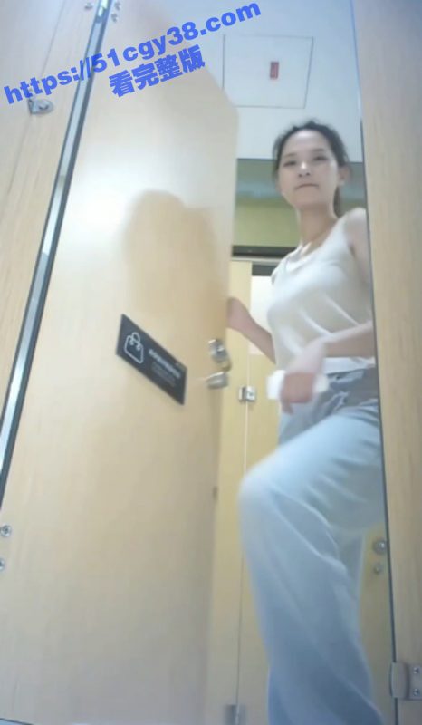 精品厕拍合集！商场女厕偷拍多位气质靓女 姨妈期尿血 对镜头放屁 画面猎奇刺激！-51吃瓜网