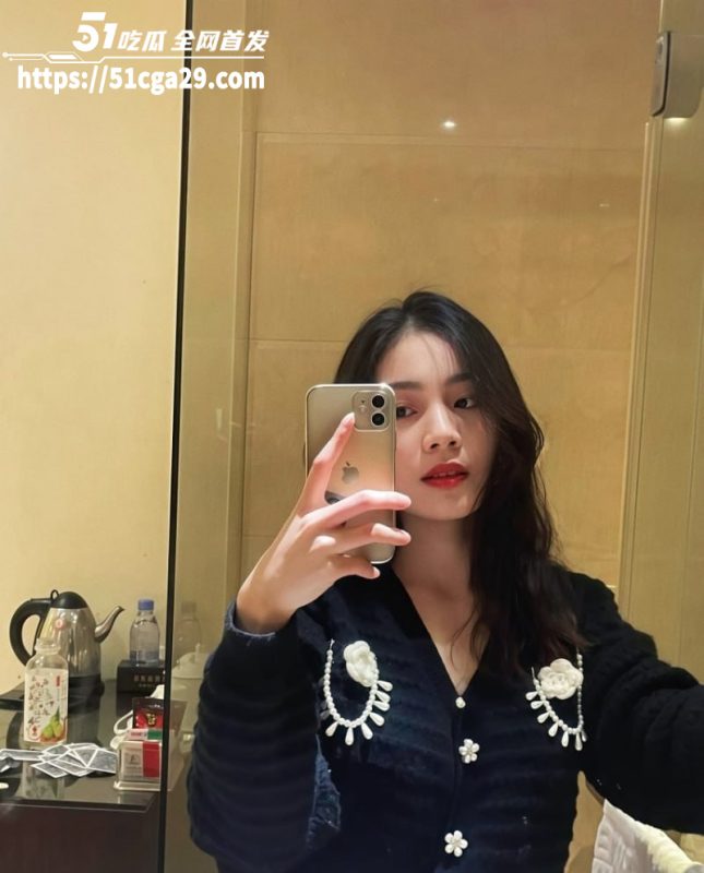 河南极品校园女神 刘敏佳 遭前男友恶意曝光 出租屋跪舔侍奉 口技精湛堪比专业站街女！-51吃瓜网