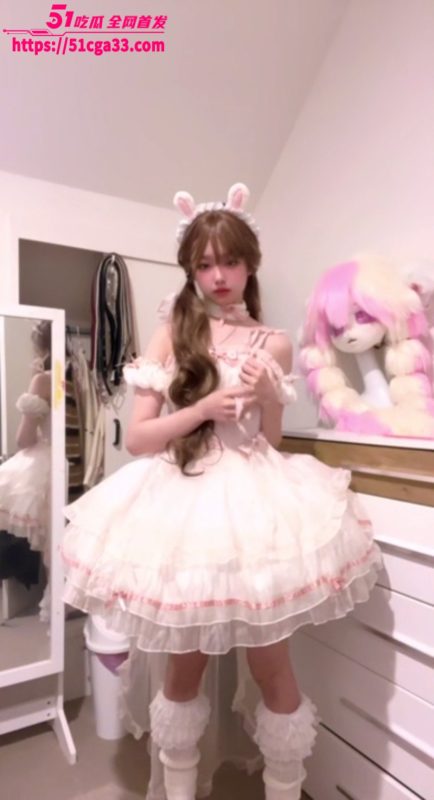 高颜值樱花女孩 麒麟妹 穿制服掰穴自慰 白嫩胴体诱人无比 淫骚蜜穴粉嫩紧致！-51吃瓜网