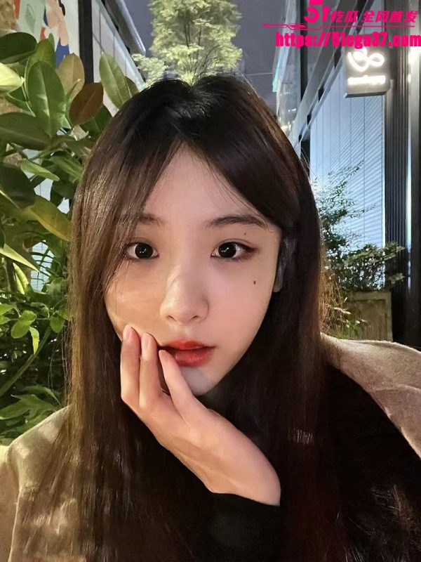 青岛性感美女 佟晴儿 不雅视频流出 完美身材前凸后翘 无套后入上位骑乘 尽显淫荡姿态！-51吃瓜网