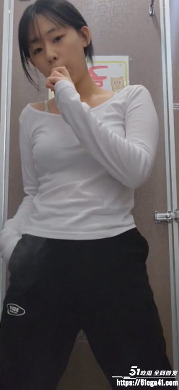 韩国超反差学生妹 为取悦金主居家私拍 梳子把插穴自慰展示阿黑颜 浓密阴毛乌黑锃亮!-51吃瓜网