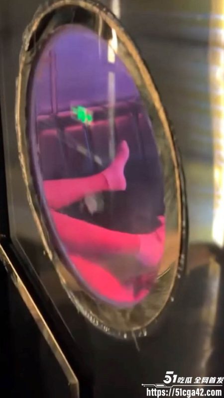 山东临沂平邑KTV激情夜 两小情侣包厢狂欢 舔逼爆操场面激烈 露脸视频引爆眼球！-51吃瓜网