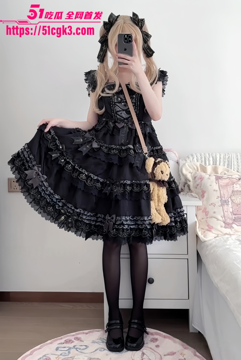 极品萝莉福利姬 仙仙桃 最新洛丽塔制服诱惑 白虎小穴粉肉外翻 白浆淫水狂流不止！ - 51吃瓜网-51吃瓜网