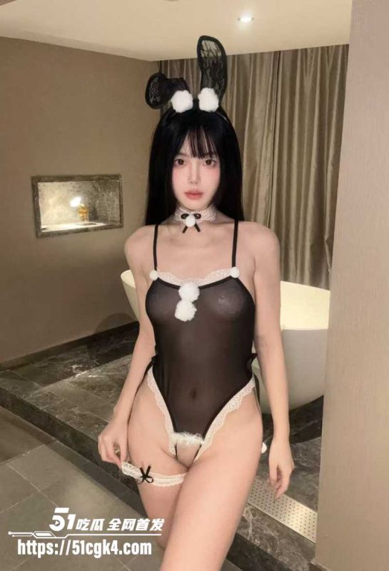 极品女神 香草姐姐 大尺度私密福利曝光 黑丝情趣装热舞 假屌自慰淫荡刺激！-51吃瓜网