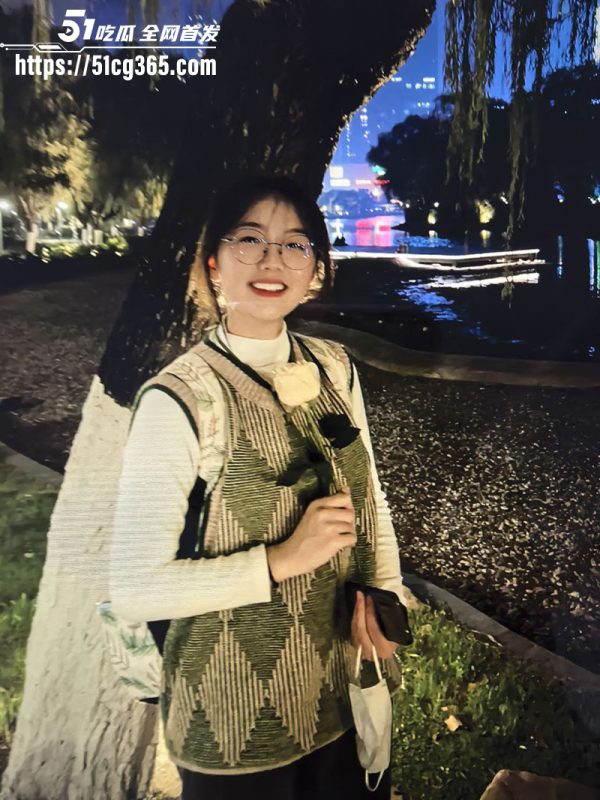 甘肃兰州大学清纯学妹 化身乖母狗被男友调教 道具挑逗狼牙棒打桩后入 极致淫骚！-51吃瓜网