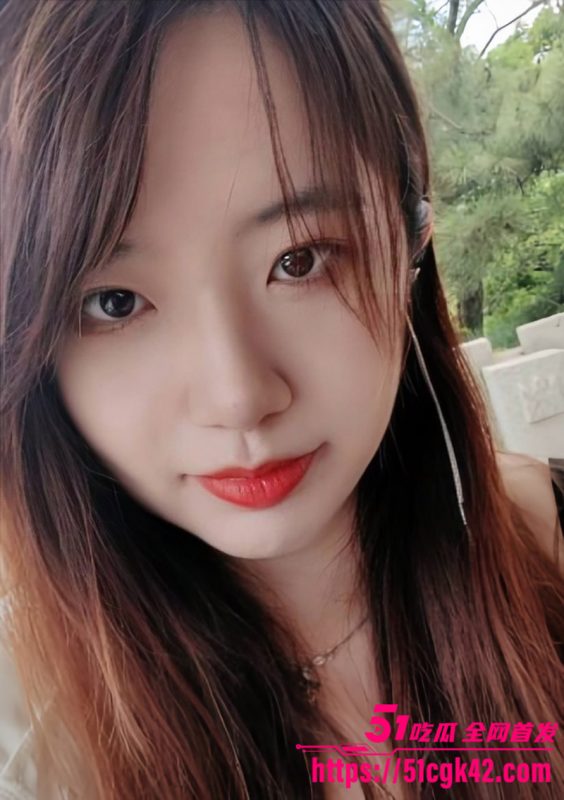 广西小情侣沙发做爱视频流出 肤白如雪高颜值 露脸口交一脸淫靡 后入猛操爽翻天！-51吃瓜网