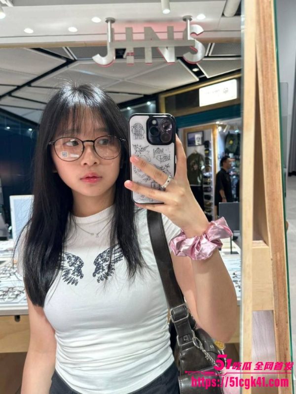 极品可爱学妹约炮学长视频泄密 樱唇裹住龟头吸吮啧啧声回荡 骑乘跨坐学长腰间 颠簸撞击啪啪作响！-51吃瓜网