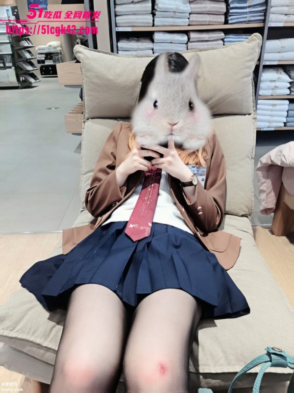 极品洛丽塔萝莉 小兔叽 跟金主线下啪啪 被金主抠逼揉奶 暴力抽插白虎嫩穴 娇喘声让人酥麻！-51吃瓜网