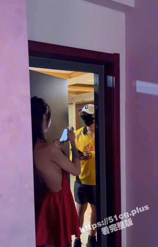 抖音重磅 颜值巅峰网红主播 欣桐 付费剧情勾引美团小哥-51吃瓜网