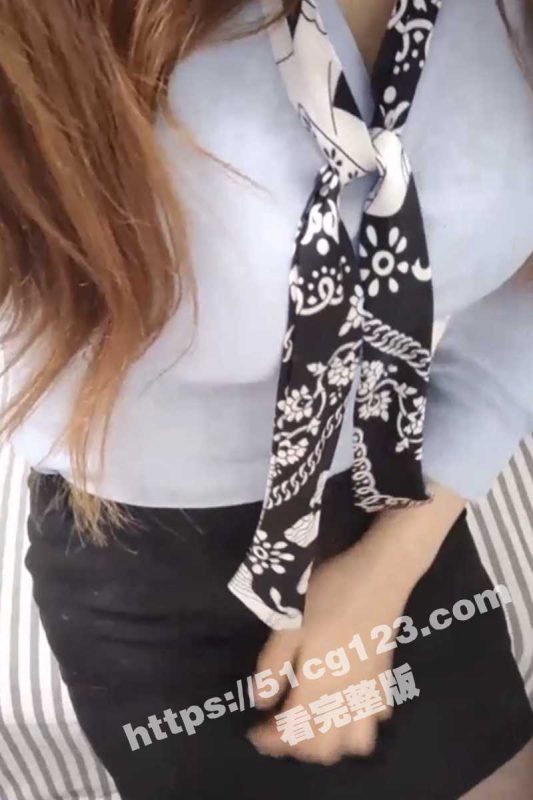 最美极品骚妈求儿子使劲操自己，骚妈足足高潮了两次，穿着诱惑制服口爆儿子包皮鸡巴，骚妈满满性福感！-51吃瓜网