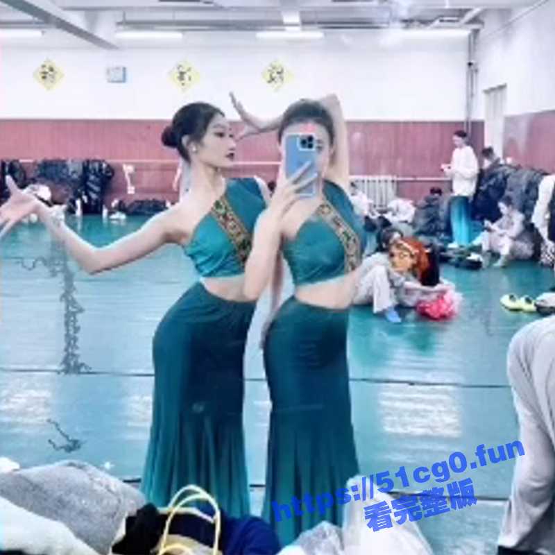 杭州艺校学院在校舞蹈生被大神套路！自拍高难度一字马 劈叉自慰视频泄露！-51吃瓜网