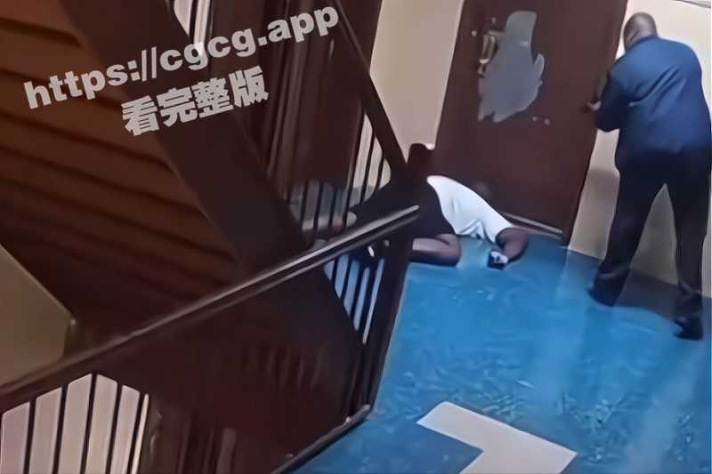 够狠！近日美国纽约一对父子与邻居因为噪音问题发生纠纷 争执时惨遭到枪杀！-51吃瓜网