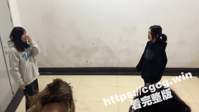 霸凌美少女 长得这么漂亮怎么能下得去手 让人好心疼！-51吃瓜网