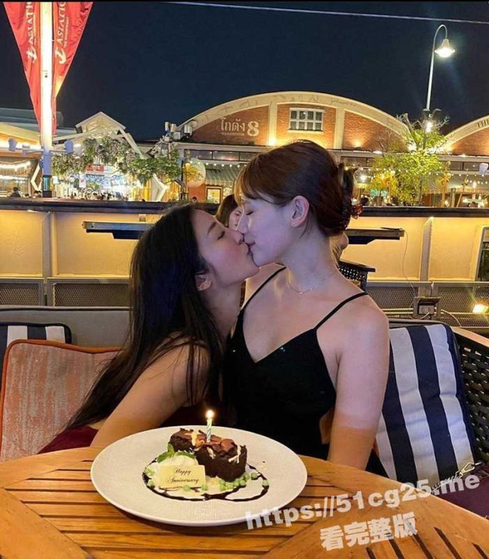 极品白嫩大屁股姐妹花 约外国大屌帅哥玩三P 无套口爆内射风骚无比-51吃瓜网