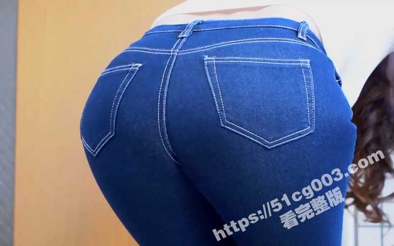 邻居妻子的紧身厚实翘臀 让我硬到爆 硬是揉奶开插 让她也跟着兴奋起来 这屁股真性感啊-51吃瓜网