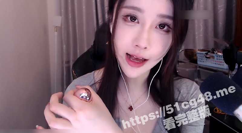 轩子巨2兔 私人定制模拟打飞机 骚逼真是站着把钱挣了 这么多年直播镜头没露过逼却赚的盆满钵满-51吃瓜网