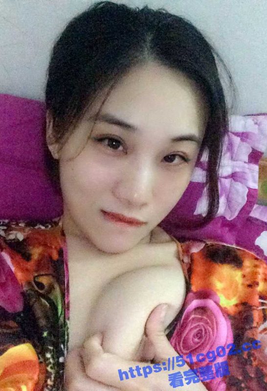 山东青岛某公司中年老板偷情人妻少妇会计！白天帮老板管钱 晚上帮老板管鸡巴 多次偷情自拍实录！-51吃瓜网