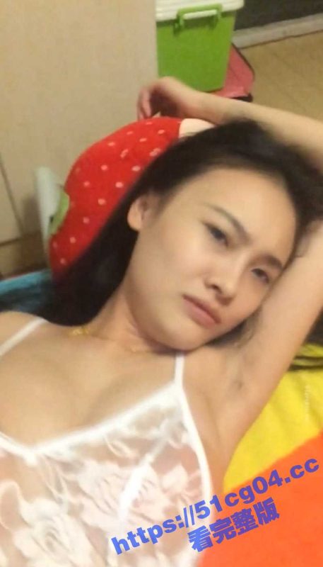 淫荡夫妻激情啪啪!淘宝买来红肚兜和蕾丝情趣衣战袍和媳妇进行肉搏大战 媳妇被操得高潮淫叫不断-51吃瓜网