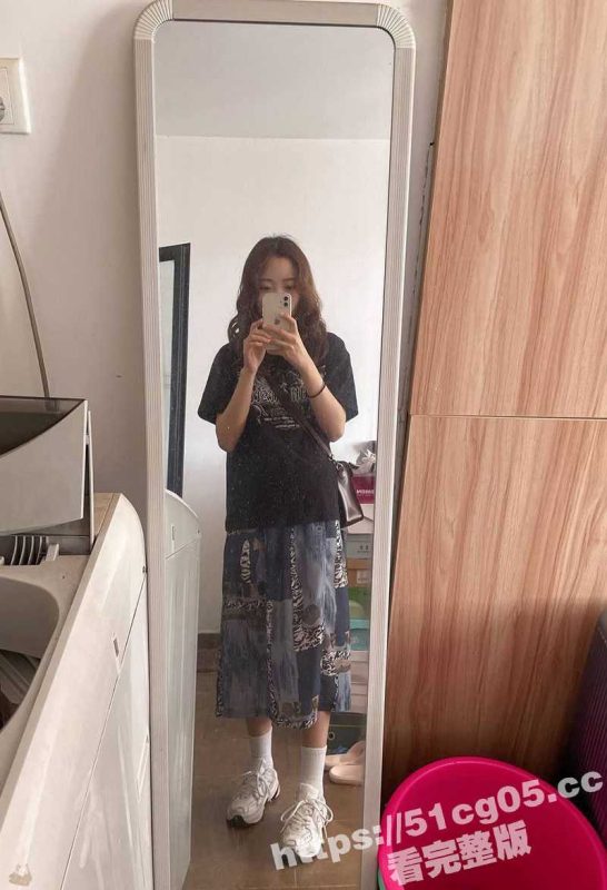 广州反差人妻护士 老公常年出差外地 自己的性欲又比较强 每天都在幻想找个屌大能力强的满足自己的骚穴！-51吃瓜网