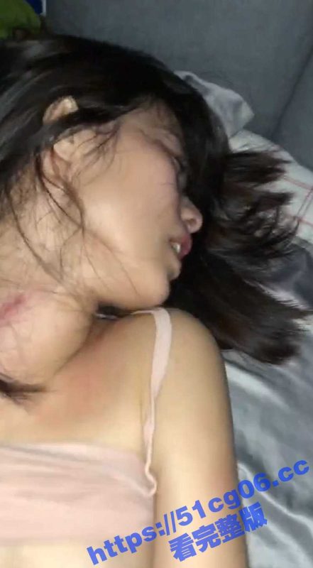 深圳极品爆乳空姐和男友无套干炮 美女被操得香汗淋漓 小穴流出好多淫水 湿滑滑的真是舒服极了-51吃瓜网